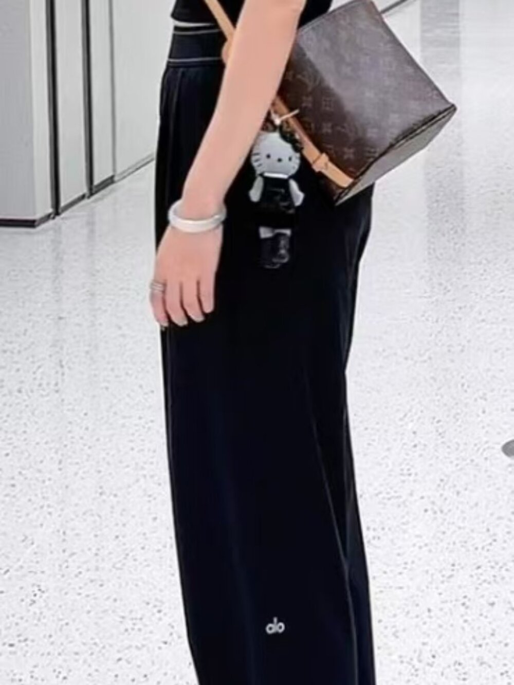 30” Inseam ALO Yoga Suit Up Flowy Wide-Leg Trouser🪕Regular👩‍🎓Elevated Casual - Picture 8 of 8